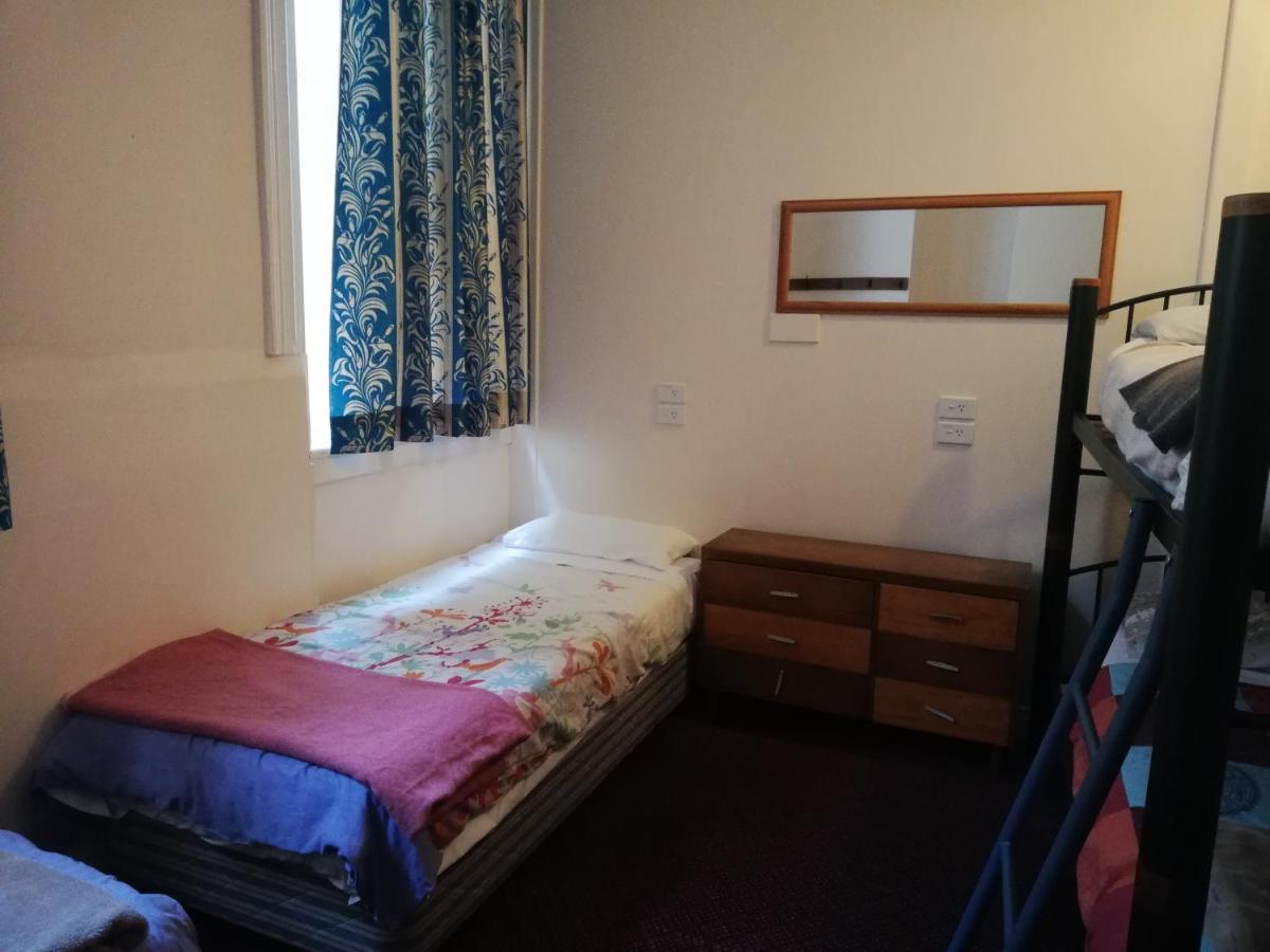 Empire Hotel Backpackers Oamaru Eksteriør billede