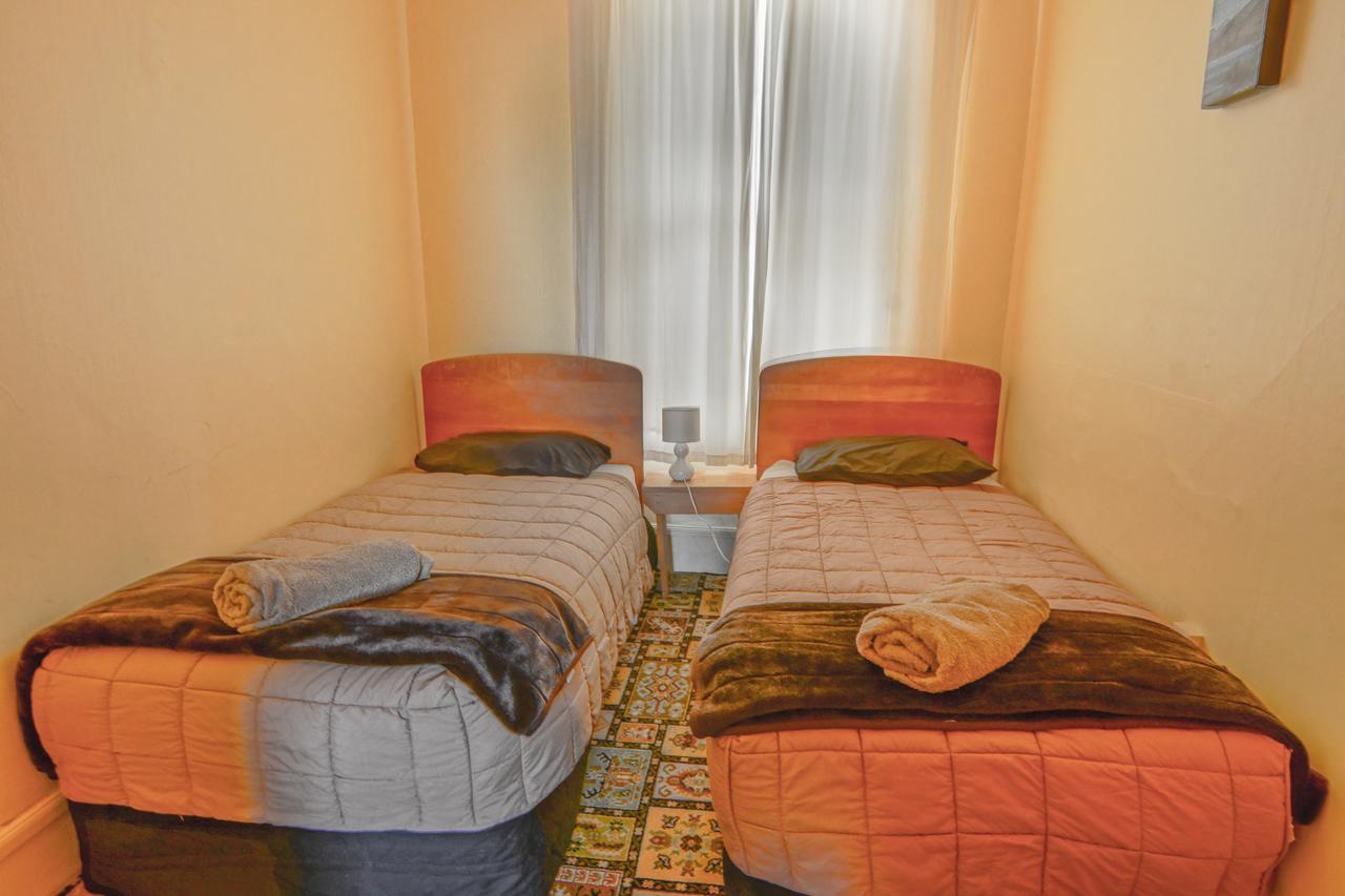 Empire Hotel Backpackers Oamaru Eksteriør billede