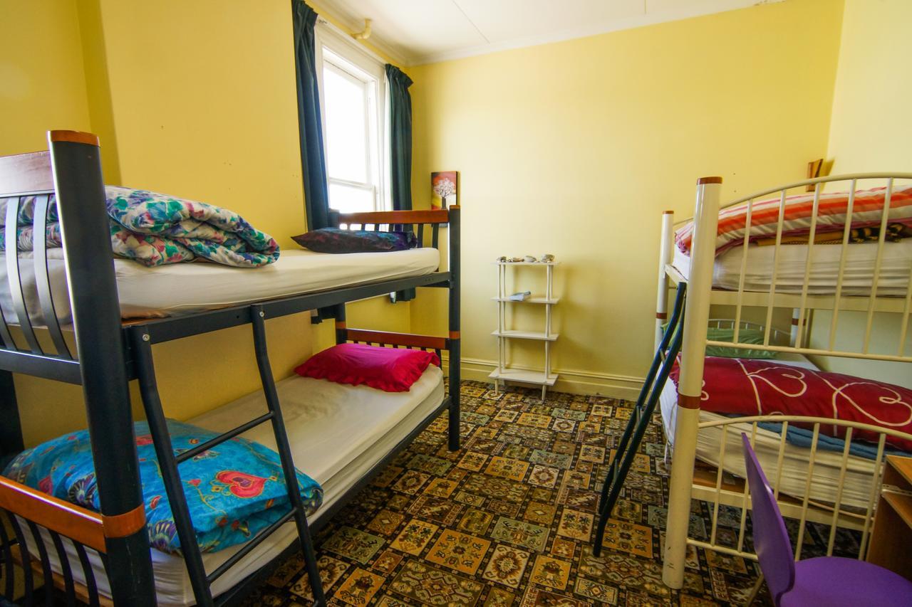 Empire Hotel Backpackers Oamaru Eksteriør billede