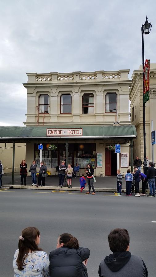 Empire Hotel Backpackers Oamaru Eksteriør billede