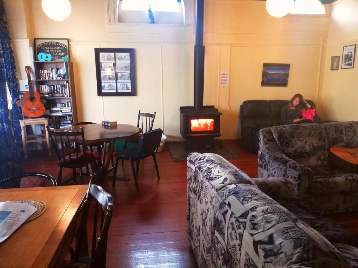 Empire Hotel Backpackers Oamaru Eksteriør billede