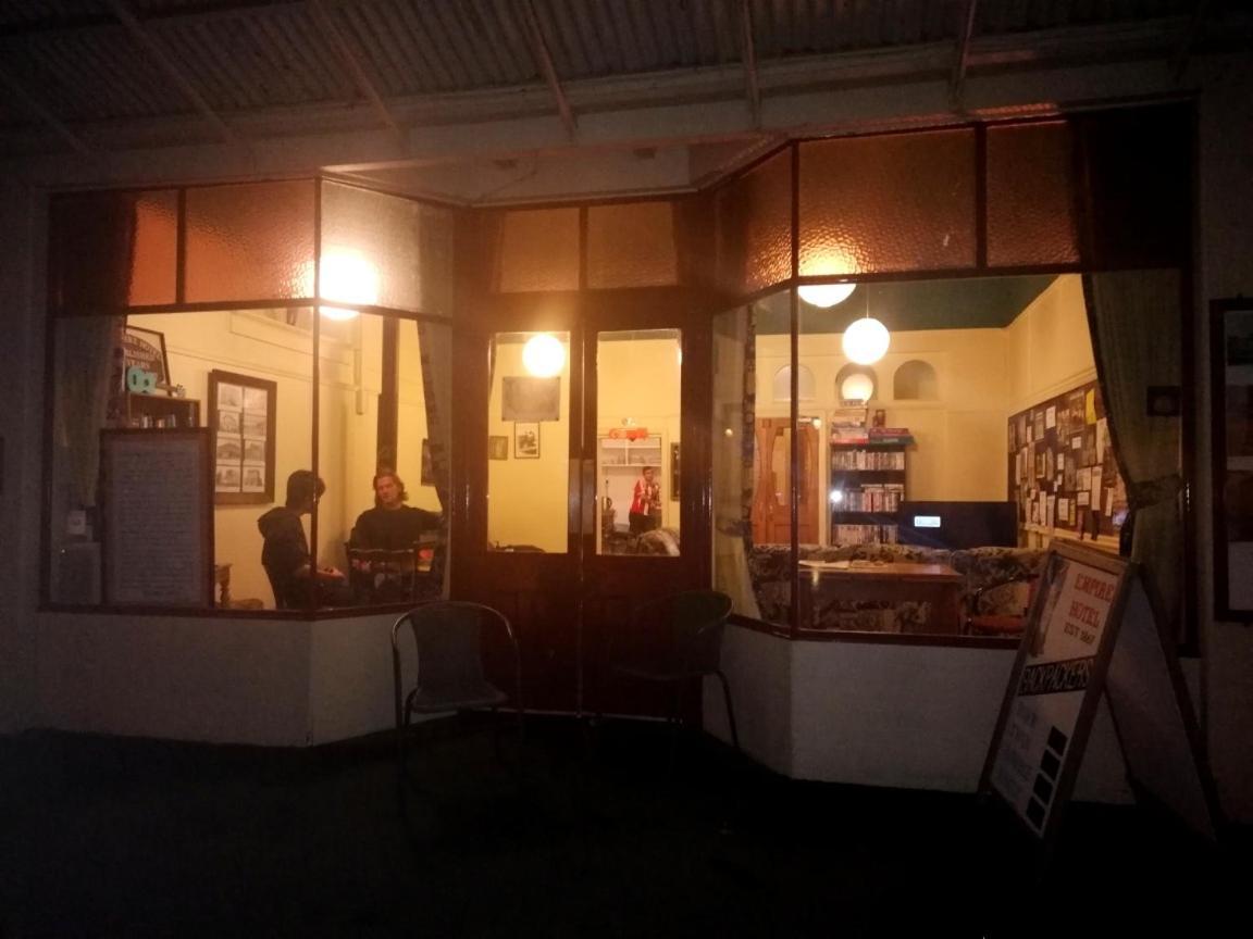 Empire Hotel Backpackers Oamaru Eksteriør billede